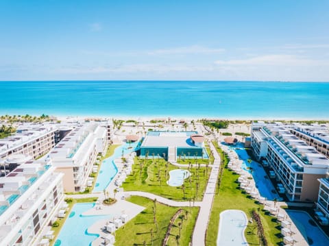 Property building, Day, Beach, Pool view, Swimming pool, Location