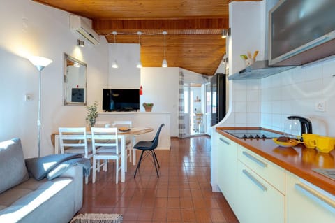 Kitchen or kitchenette, Living room