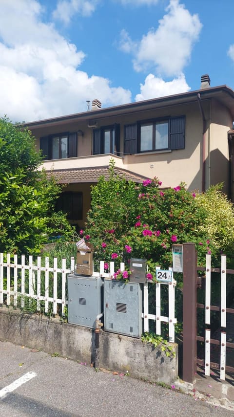 Delizioso appartamento sul lago - Casa Marina Apartment in Province of Brescia