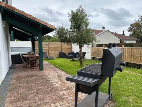 Patio, BBQ facilities, Garden