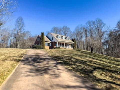 Hilltop Haven House in Fairview