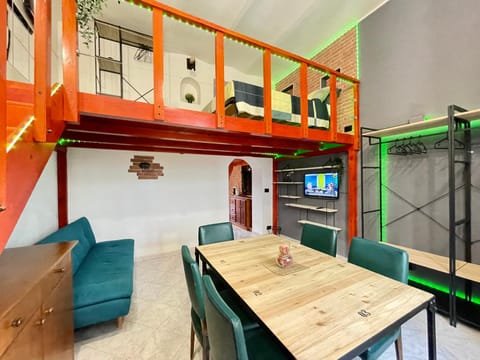 TV and multimedia, Living room, Seating area, Dining area