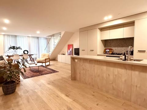 Kitchen or kitchenette, Living room, Seating area