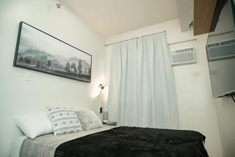 Bed, TV and multimedia, Photo of the whole room, Bedroom, air conditioner