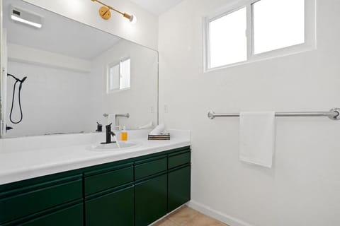 Beachy 1BR Escape with Sofa Bed - Golf & Beach Nearby Apartment in Pacifica