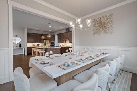 Luxury Home, 5BR, 4BT, Near Portland DT, Game Room, Nature Trails House in Portland