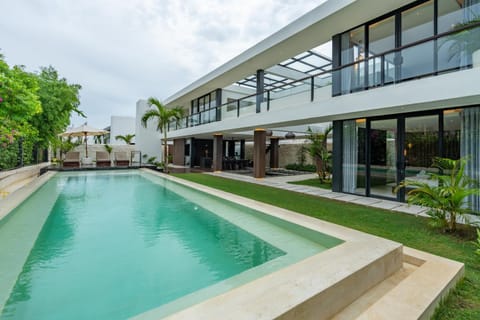 Property building, Garden, Garden view, Pool view, Swimming pool