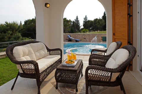 Balcony/Terrace, Swimming pool