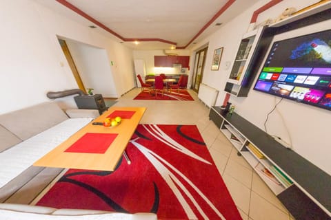Communal lounge/ TV room, Kitchen or kitchenette, Living room, Seating area