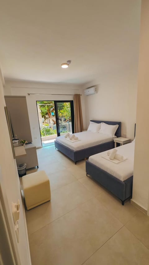 Bed, Living room, Photo of the whole room, Seating area, Bedroom, towels, air conditioner