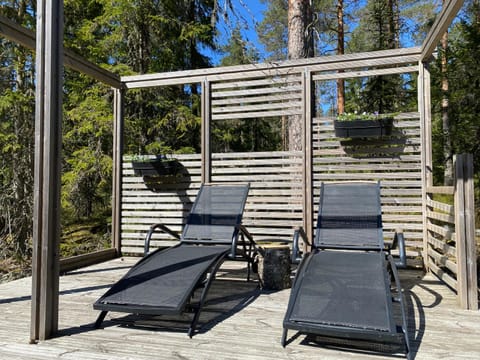 Sauna cottage in Nuuksio with private Hot Tub Chalet in Uusimaa