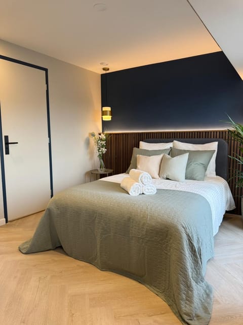 The Glamorous Chic Garden view Apart R4 Apartment in The Hague