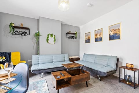 Stylish Birmingham Apartment For Groups, Family & Work Apartment in Birmingham