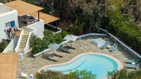 Property building, Patio, Natural landscape, Garden, Pool view, Swimming pool, sunbed