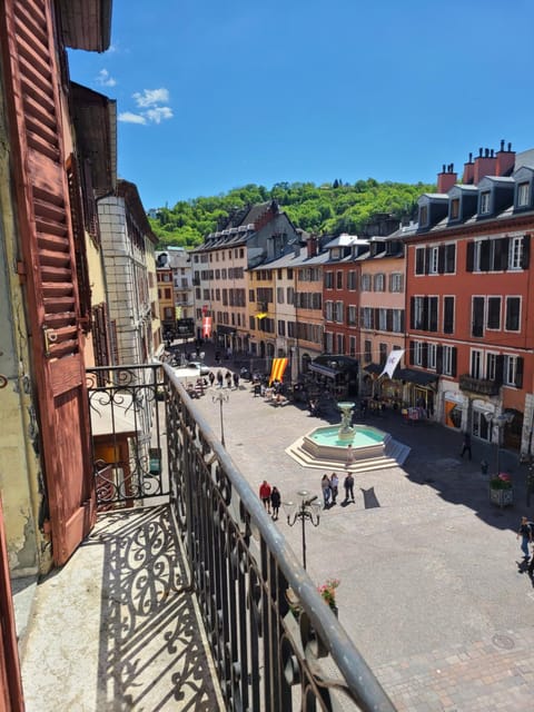 City view, Street view