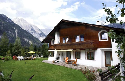 Property building, Day, Garden view, Mountain view