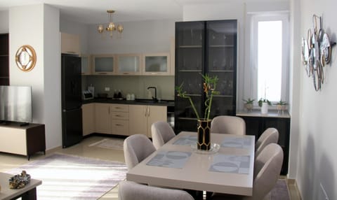 Kitchen or kitchenette, Living room, Seating area, Dining area, stove