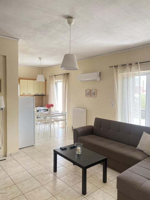 Kitchen or kitchenette, Living room, Dining area