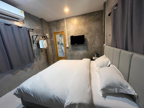 Bed, Photo of the whole room, Bedroom, wardrobe, air conditioner