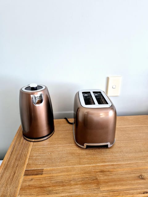 Coffee/tea facilities, toaster