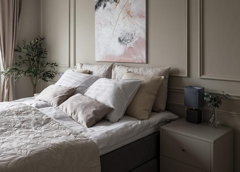 Bed, Decorative detail, Bedroom