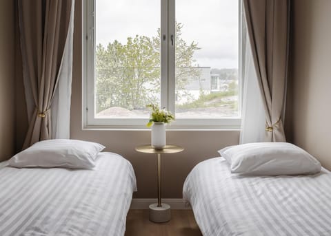 Bed, View (from property/room), Decorative detail, Bedroom, soundproof