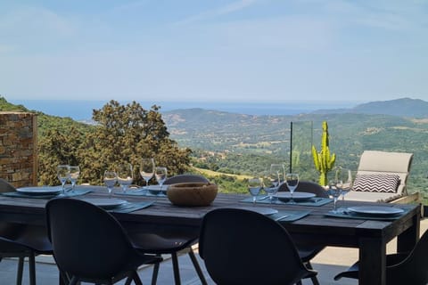 New quiet upscale air-conditioned villa T2 with heated pool & sea view Villa in Corsica