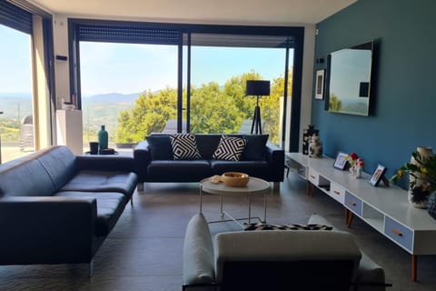 New quiet upscale air-conditioned villa T2 with heated pool & sea view Villa in Corsica