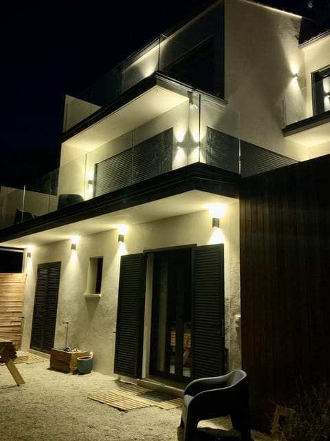 New quiet upscale air-conditioned villa T2 with heated pool & sea view Villa in Corsica