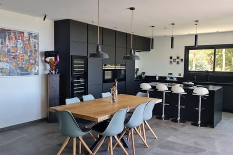 New quiet upscale air-conditioned villa T2 with heated pool & sea view Villa in Corsica