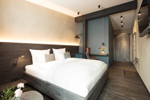 Bed, Photo of the whole room, Decorative detail