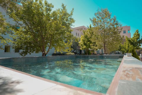 Property building, Restaurant/places to eat, Day, Pool view, Swimming pool, Breakfast