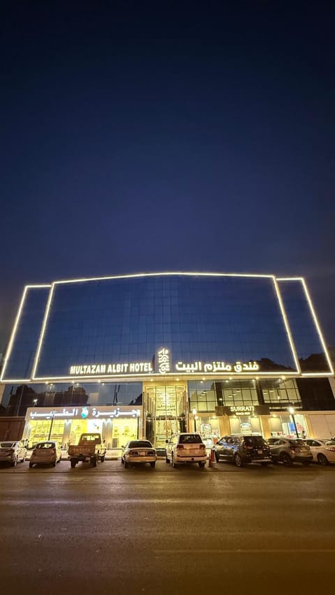 Property building, Night, Location