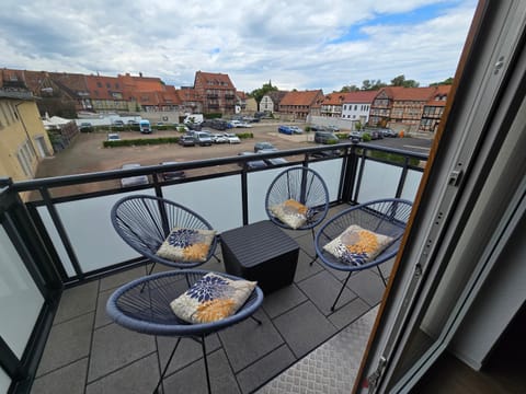 Property building, Patio, Neighbourhood, View (from property/room), Balcony/Terrace, Balcony/Terrace, Seating area, City view, Street view, Location, Parking