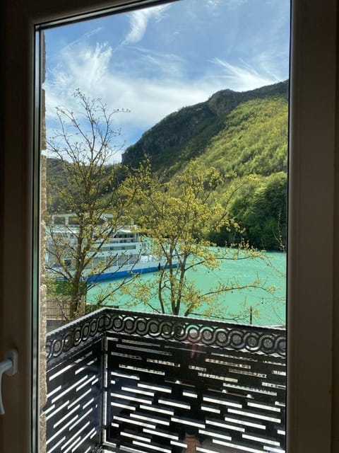 Day, Natural landscape, Lake view, Mountain view