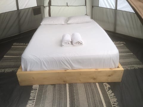 Barreira Beachfront Tents 8 Campground/ 
RV Resort in Messenia