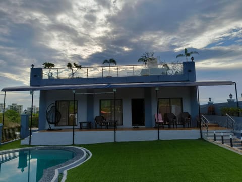 Property building, Natural landscape, Garden, Balcony/Terrace, Swimming pool, Swimming pool