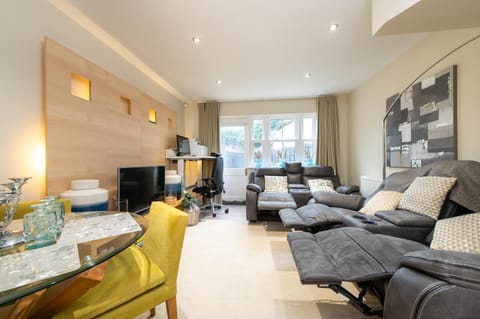 Leamington 4BR 4BA Executive House in Royal Leamington Spa