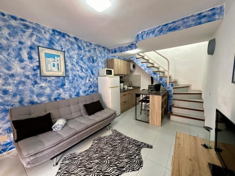 Kitchen or kitchenette, Living room, Photo of the whole room, Seating area, Dining area