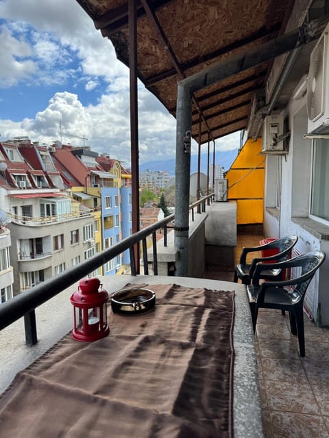 View (from property/room), Balcony/Terrace, Lounge or bar, Mountain view