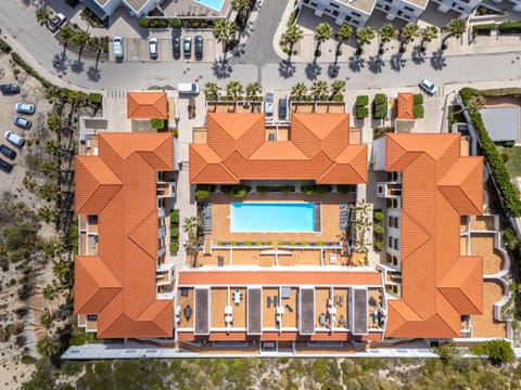 Property building, Day, Neighbourhood, Bird's eye view, Pool view, Street view, Swimming pool
