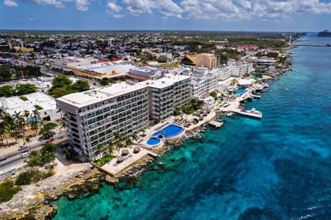 Property building, Day, Natural landscape, Bird's eye view, Beach, City view, Sea view, Location