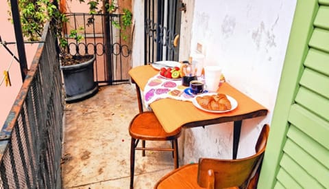 Patio, Day, View (from property/room), Balcony/Terrace, Living room, Food and drinks, Dining area, Food