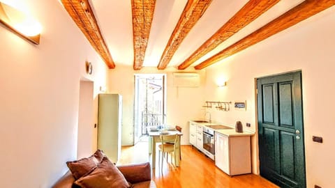 Coffee/tea facilities, air conditioner, air conditioner