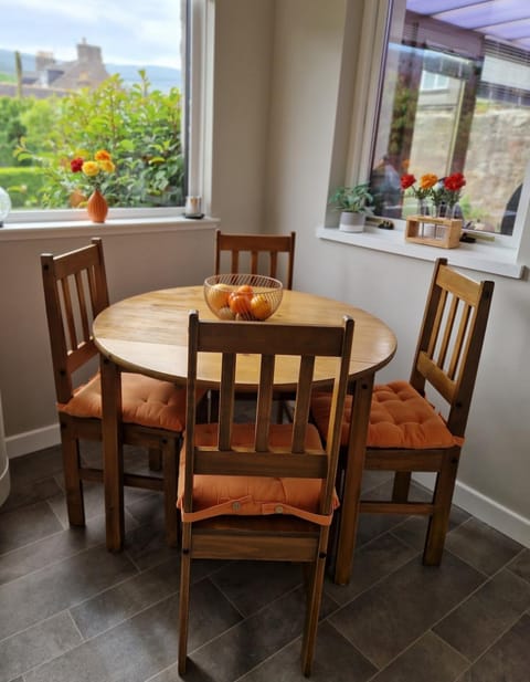 Spacious cosy welcoming cottage House in Ballater