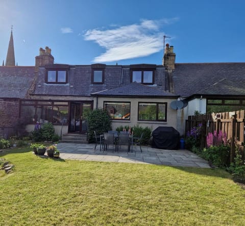 Spacious cosy welcoming cottage House in Ballater