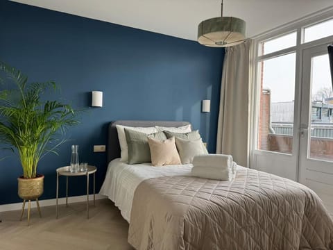 The Charming chic Garden View Den Aprt R2 Apartment in The Hague