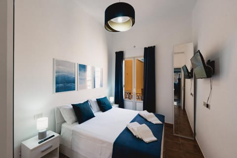 TV and multimedia, Photo of the whole room, Bedroom