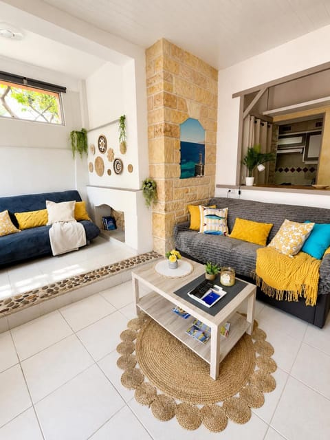 Living room, Lounge or bar