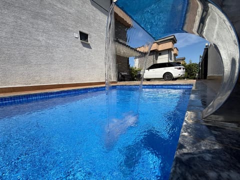 Property building, Day, Swimming pool